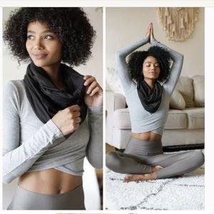 🆕NWT Beyond Yoga Pocket Infinity Scarf, black